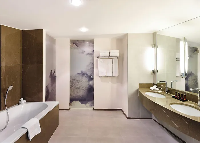 Der Valk Hotel 4*